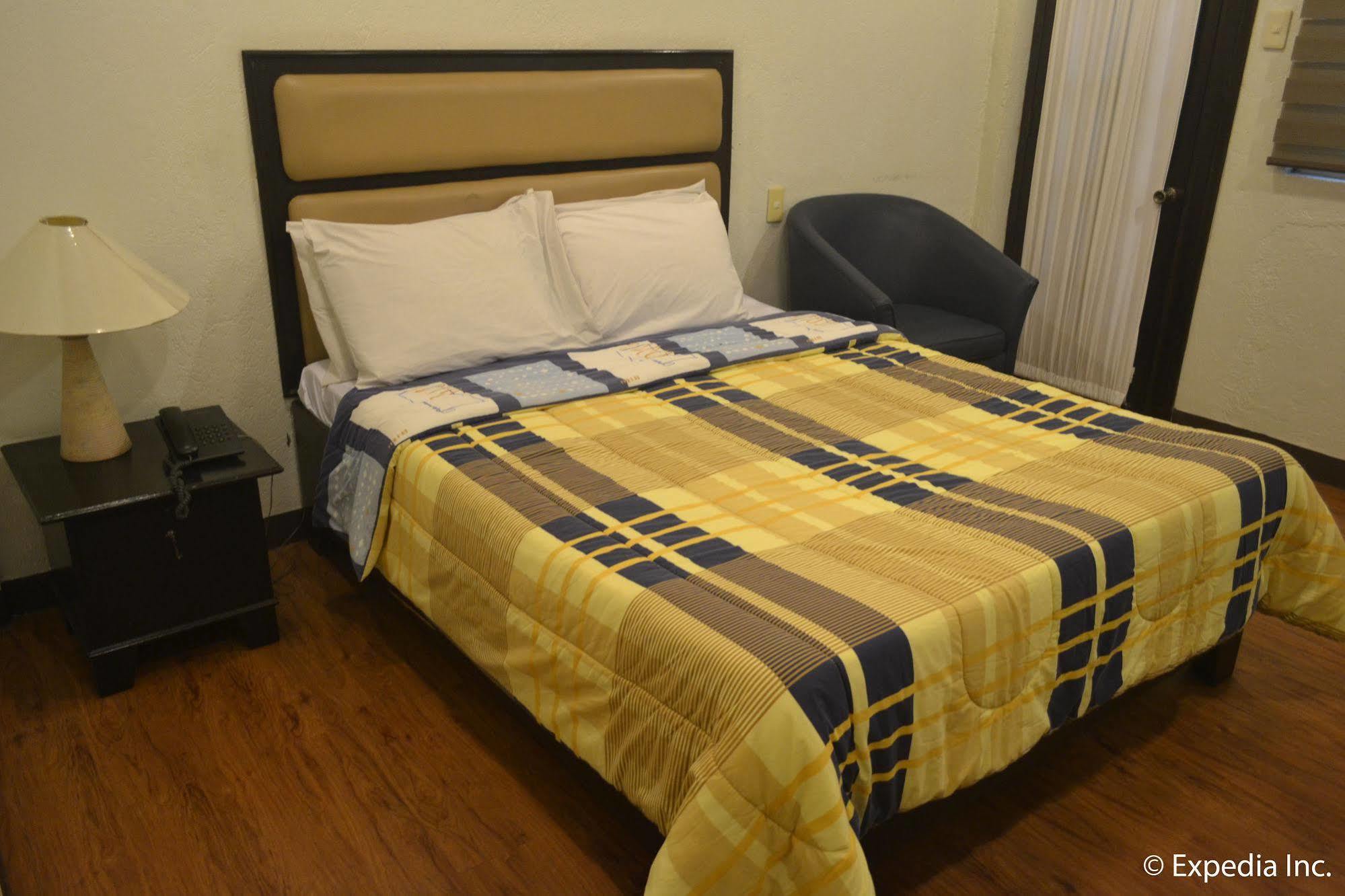 Tagaytay Econo Hotel Tagaytay City ภายนอก รูปภาพ